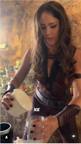 A screenshot from a video of Jennifer Garner preparing her 