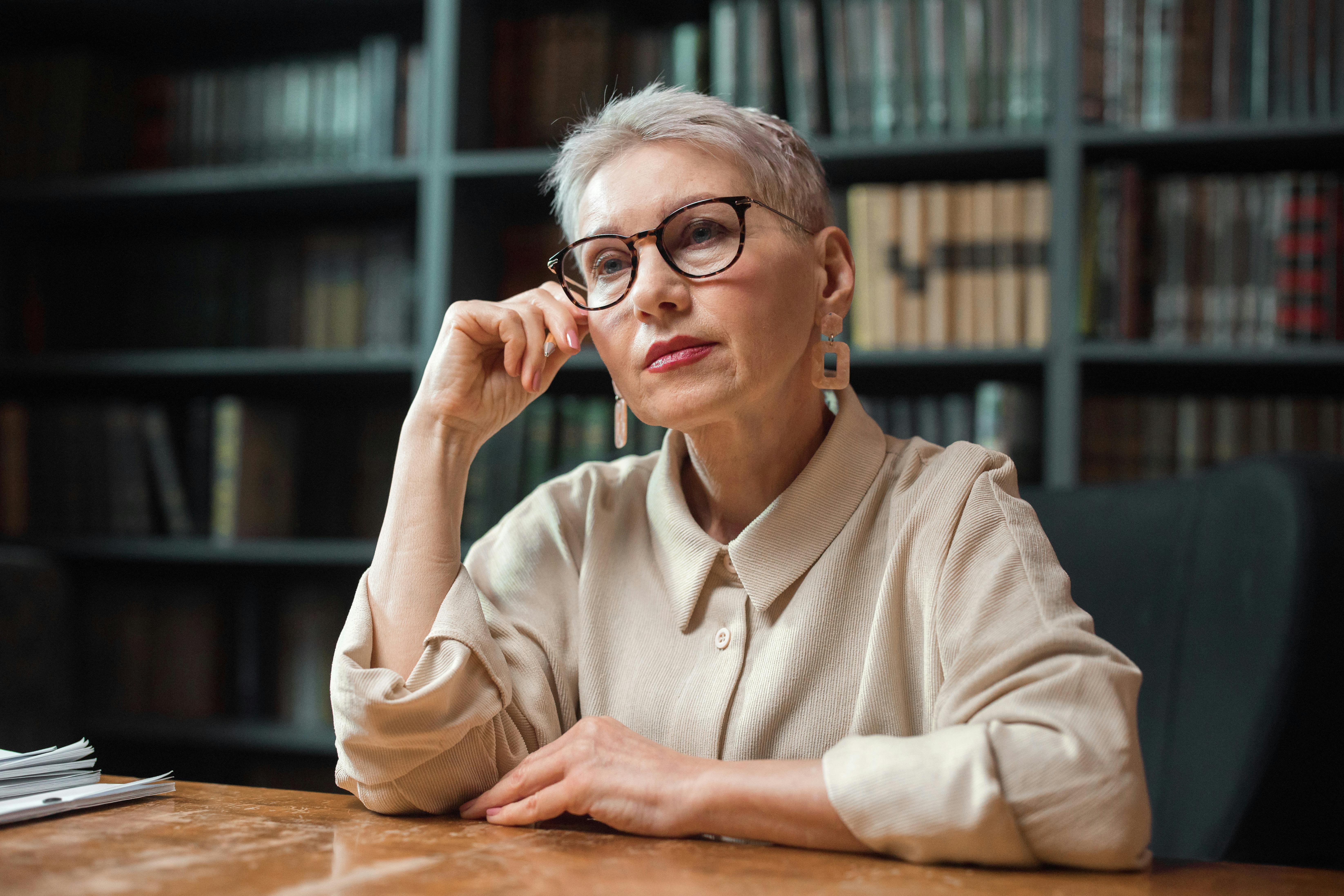 A thinking woman | Source: Pexels
