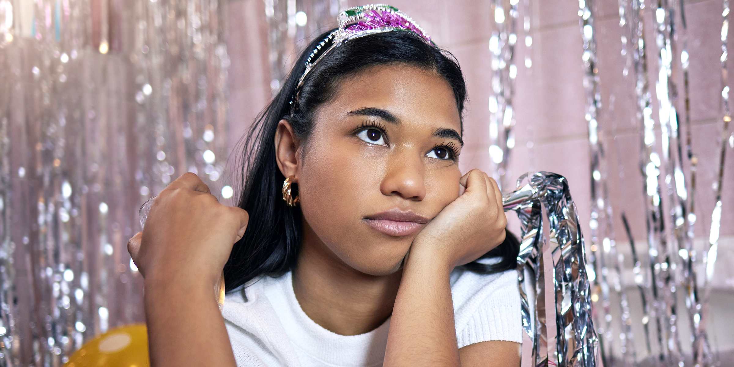 A girl at a party, bored | Source: Shutterstock