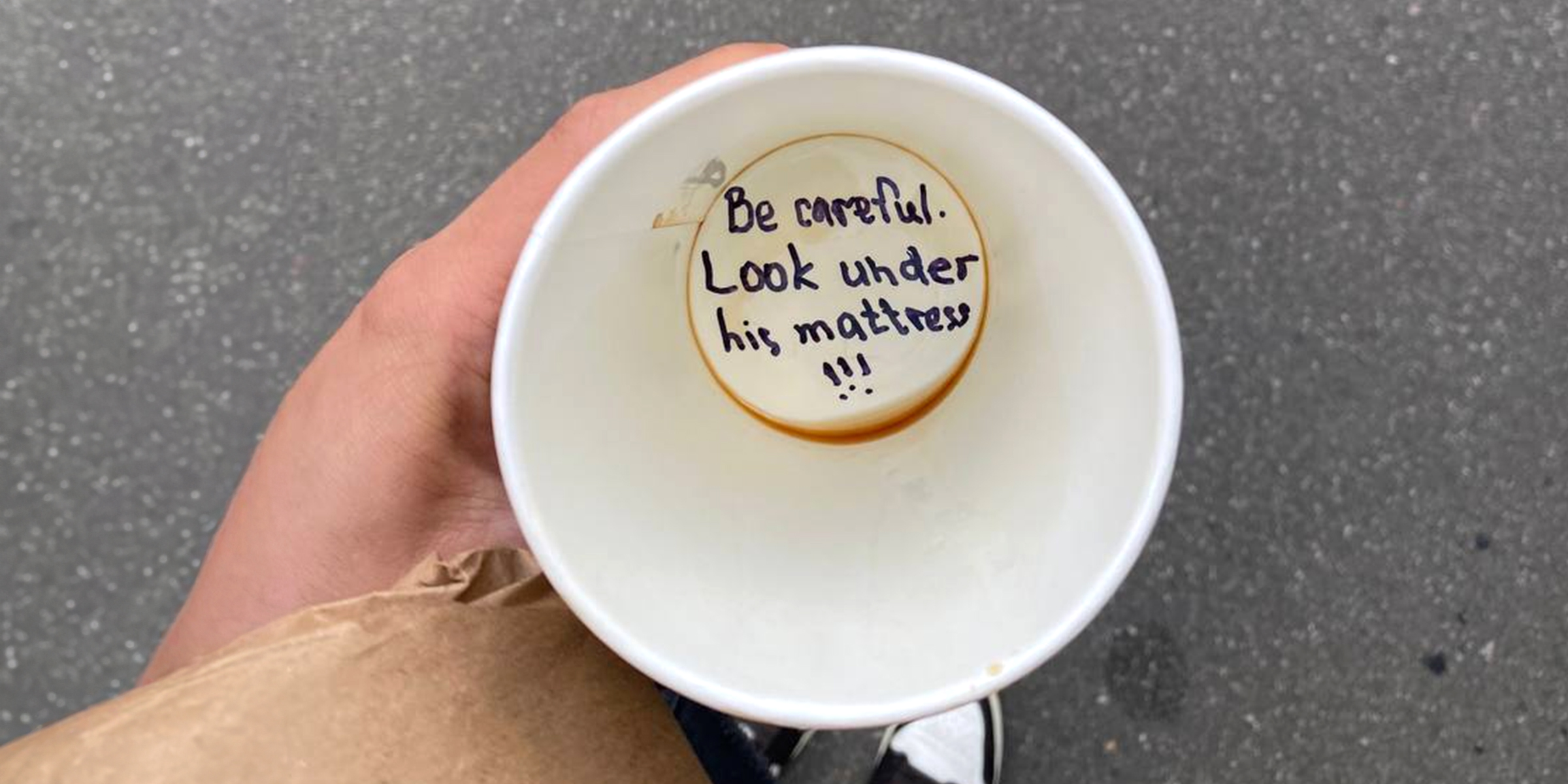 A message at the bottom of a takeaway cup | Source: Amomama