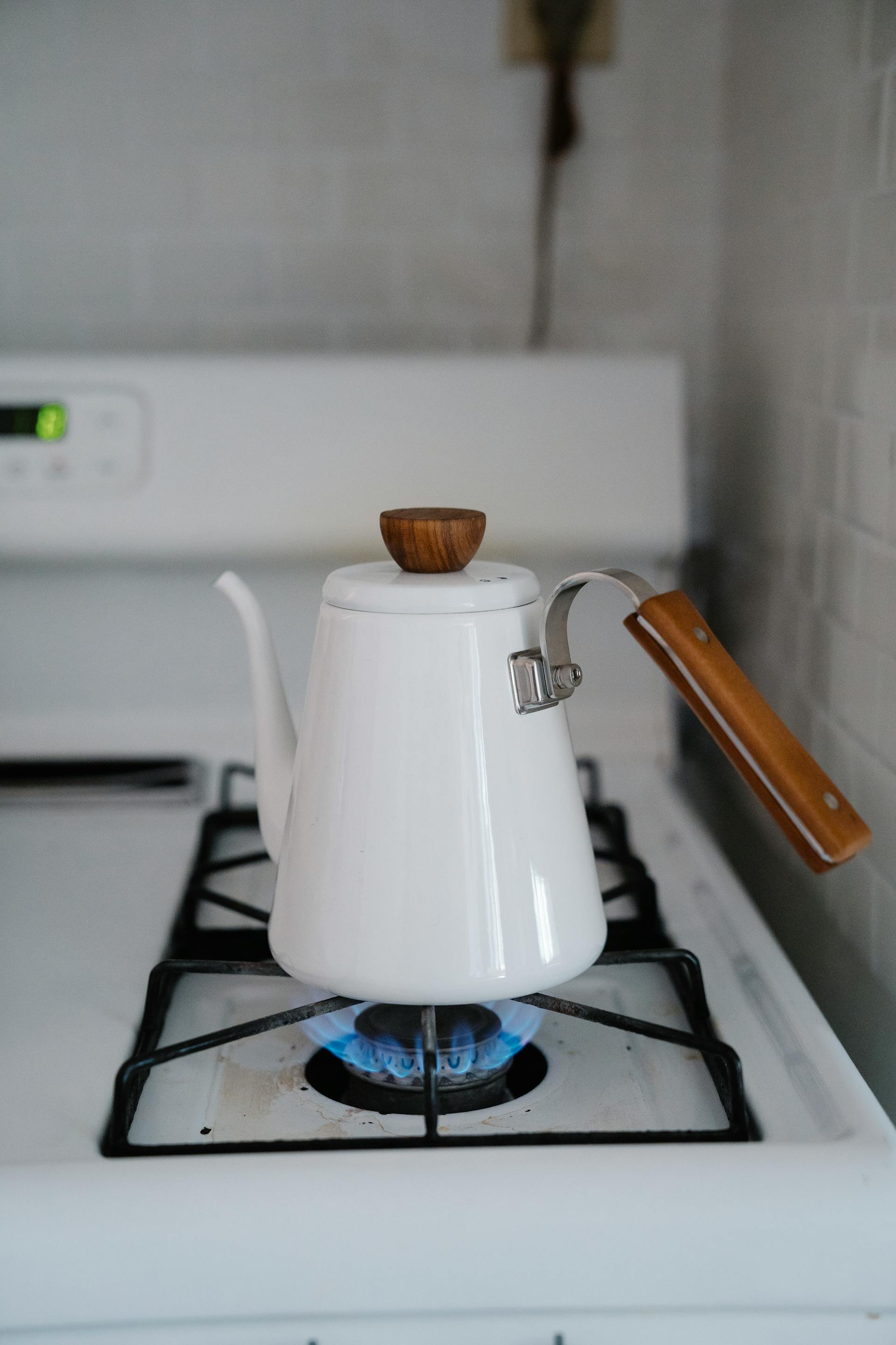 A kettle on a stove | Source: Pexels