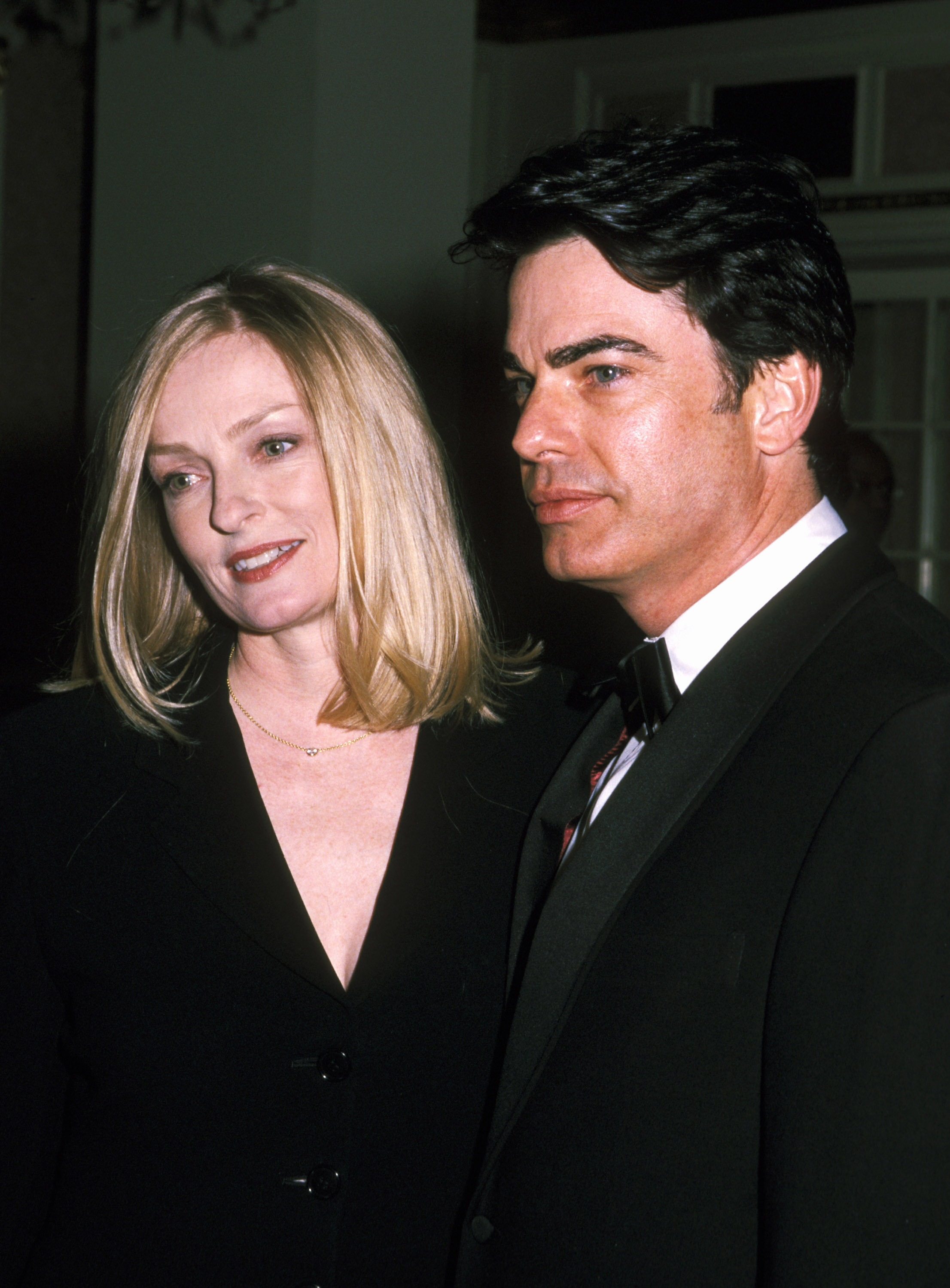 Paula Harwood and Peter Gallagher at the 52nd Annual Writers Guild of America Awards March 5, 2000, in New York City. | Source: Getty Images