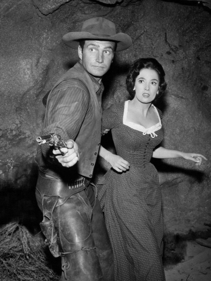 Photo of Eric Fleming and Linda Cristal from the television program "Rawhide," circa 1950s. | Photo: Wikimedia Commons