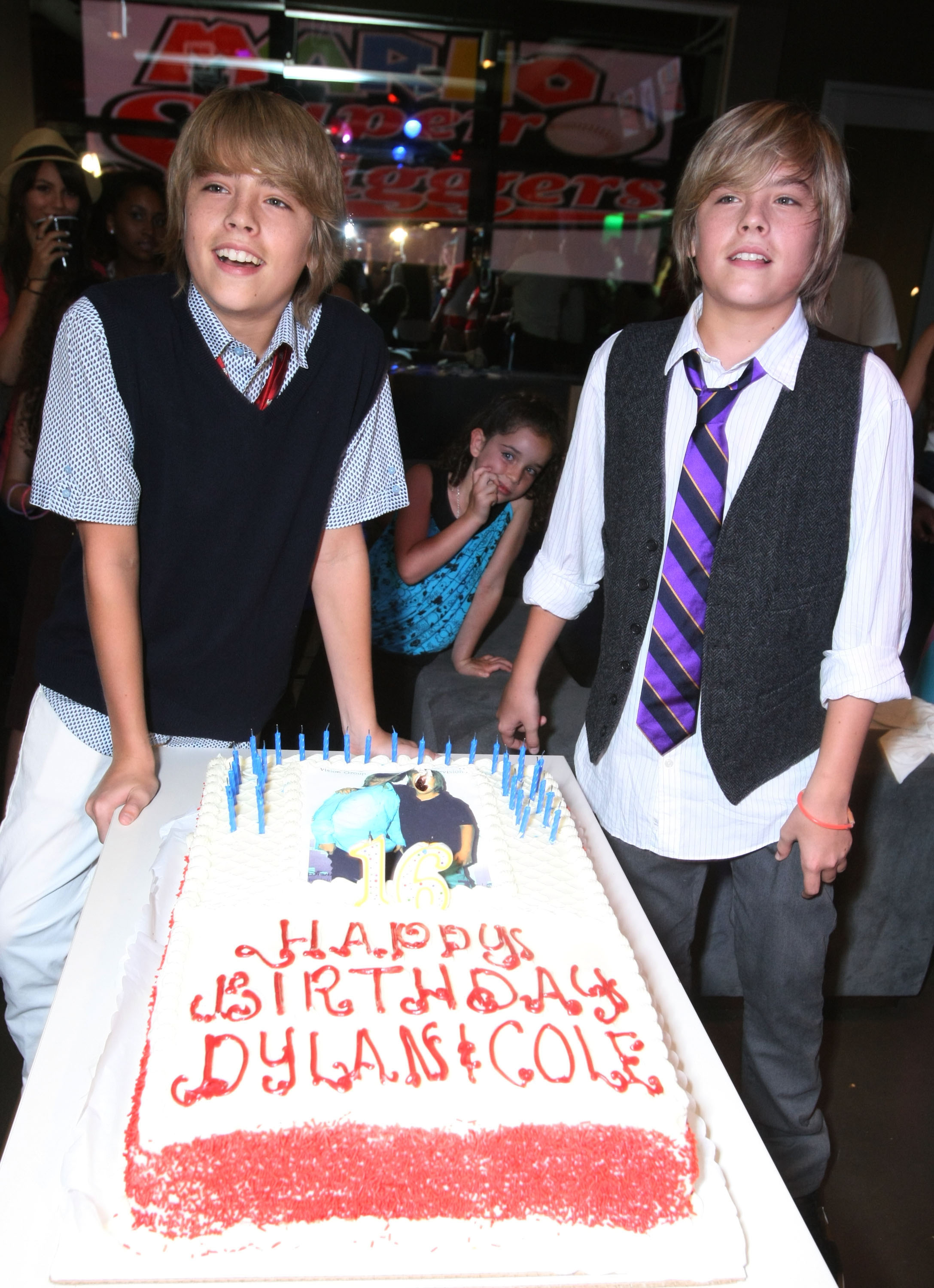 Cole and Dylan Sprouse at their 16th birthday party bash hosted by Nintendo on August 9, 2008, in Los Angeles, California. | Source: Getty Images