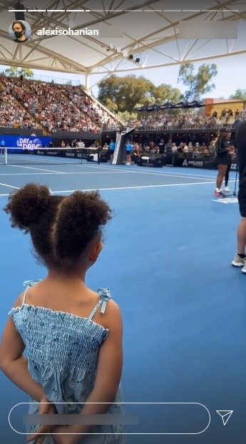 Olympia watches her mom Serena Williams from the sides at the Australian Open. | Photo: Instagram/Alexisohanian