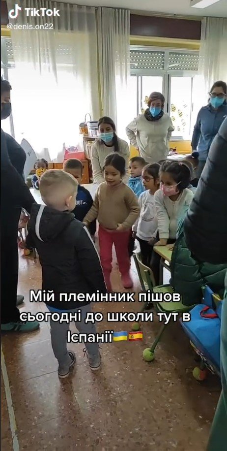 Pictures of Stepanko meeting his new classmates | Source: tiktok.com/@denis.on22