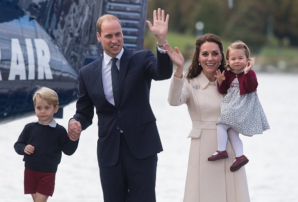 Duchess of Cambridge, Prince William, Duke of Cambridge, Prince George of Cambridge and Princess Charlotte of Cambridge wave to wellwishers on October 1, 2016 | Photo: Getty Images