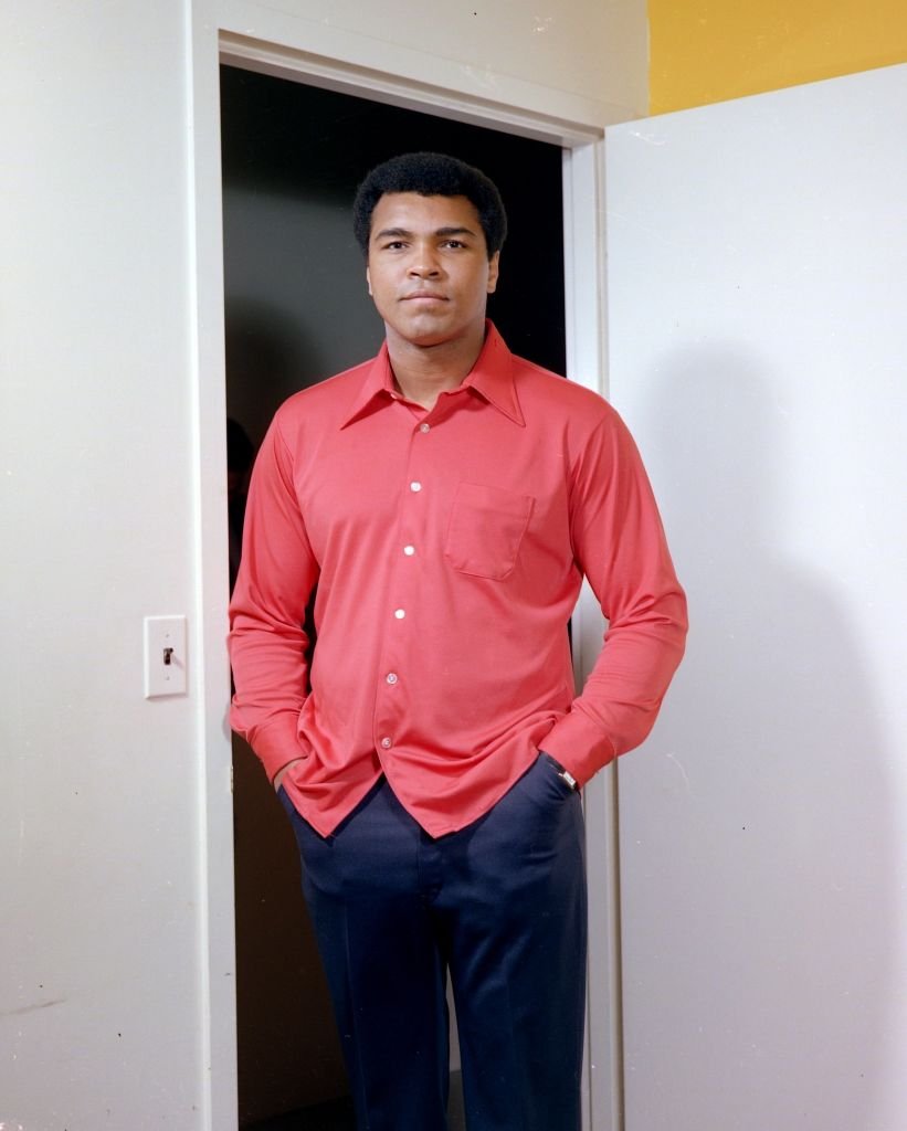 A photo of Muhammad Ali in a red shirt taken in 1975. | Photo: Getty Images