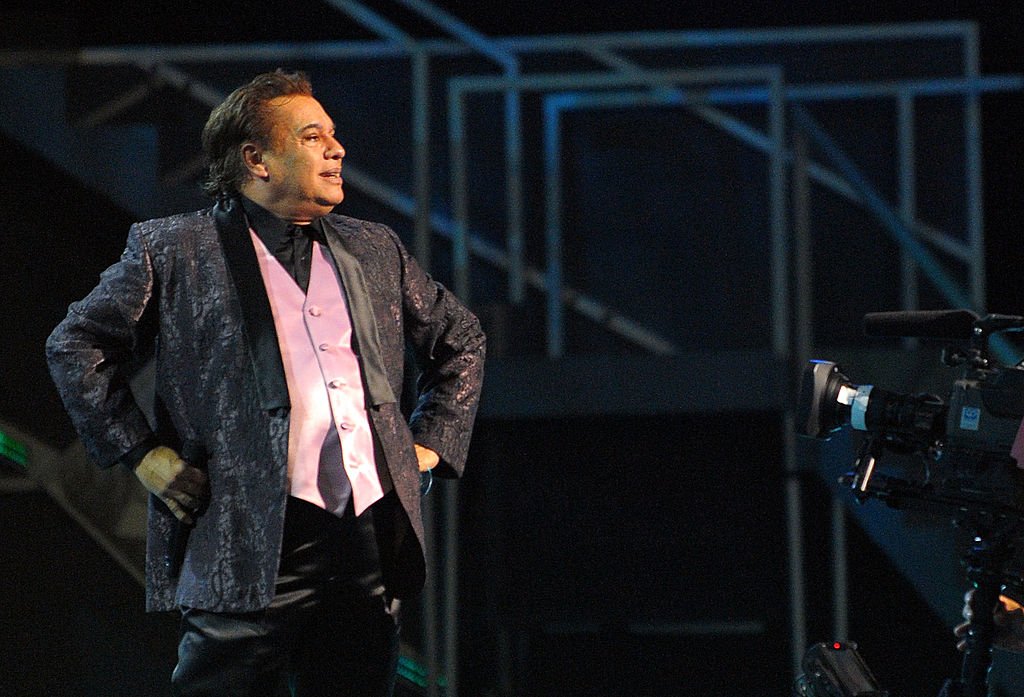 Juan Gabriel en concierto. | Foto: Getty Images