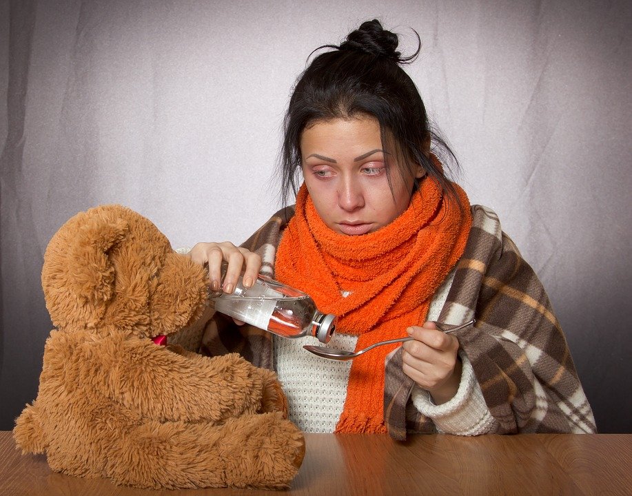 Mujer con gripe| Imagen tomada de: Pixabay