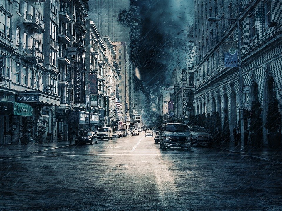 Ciudad bajo la tormenta / Imagen tomada de: Pixabay Ciudad bajo la tormenta / Imagen tomada de: Pixabay