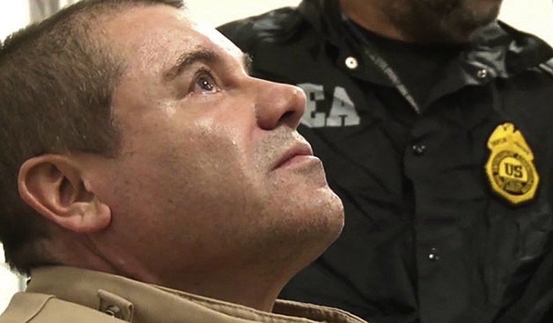 Joaquín "El Chapo" Guzmán, llega al aeropuerto Long Island MacArthur, en enero de 2017. | Imagen: Wikimedia Commons Joaquín "El Chapo" Guzmán, llega al aeropuerto Long Island MacArthur, en enero de 2017. | Imagen: Wikimedia Commons