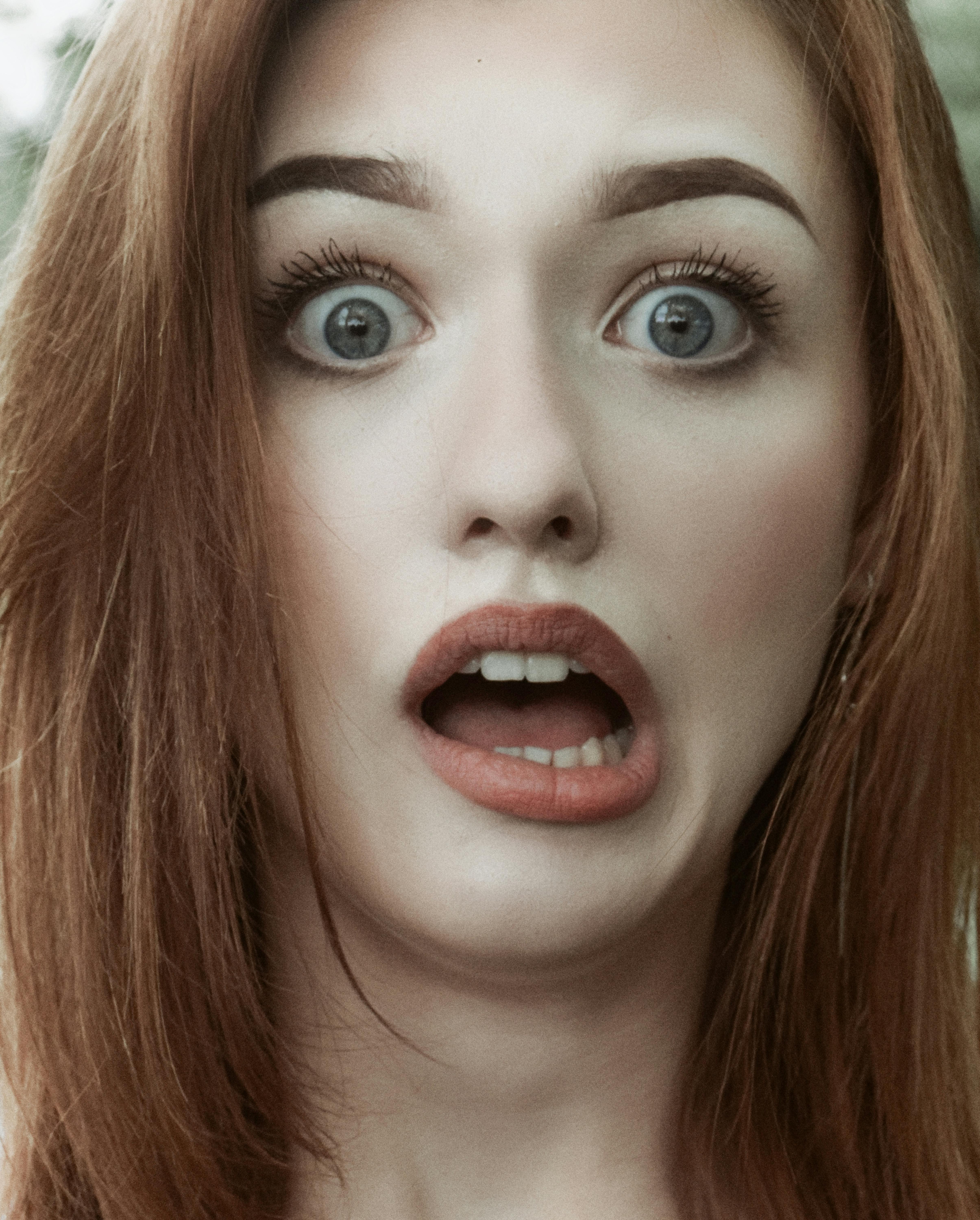 A stunned woman | Source: Pexels