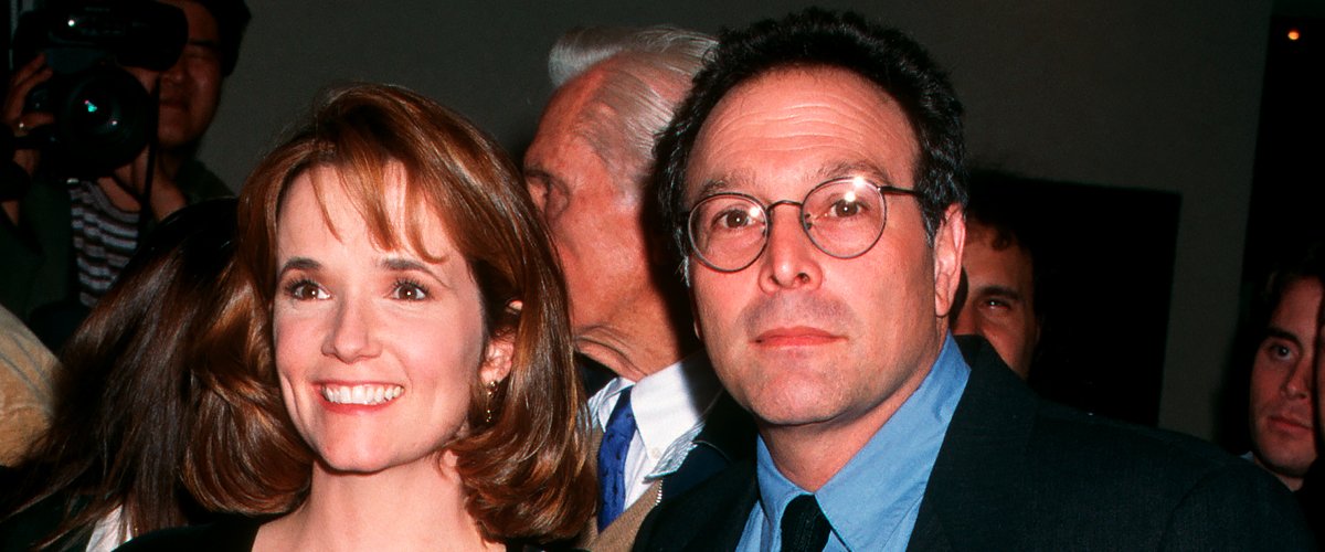 Lea Thompson and Howard Deutch at the premiere of "Grumpier Old Men," at Mann Bruin Theater, Westwood on December 14, 1995| Photo: Getty Images