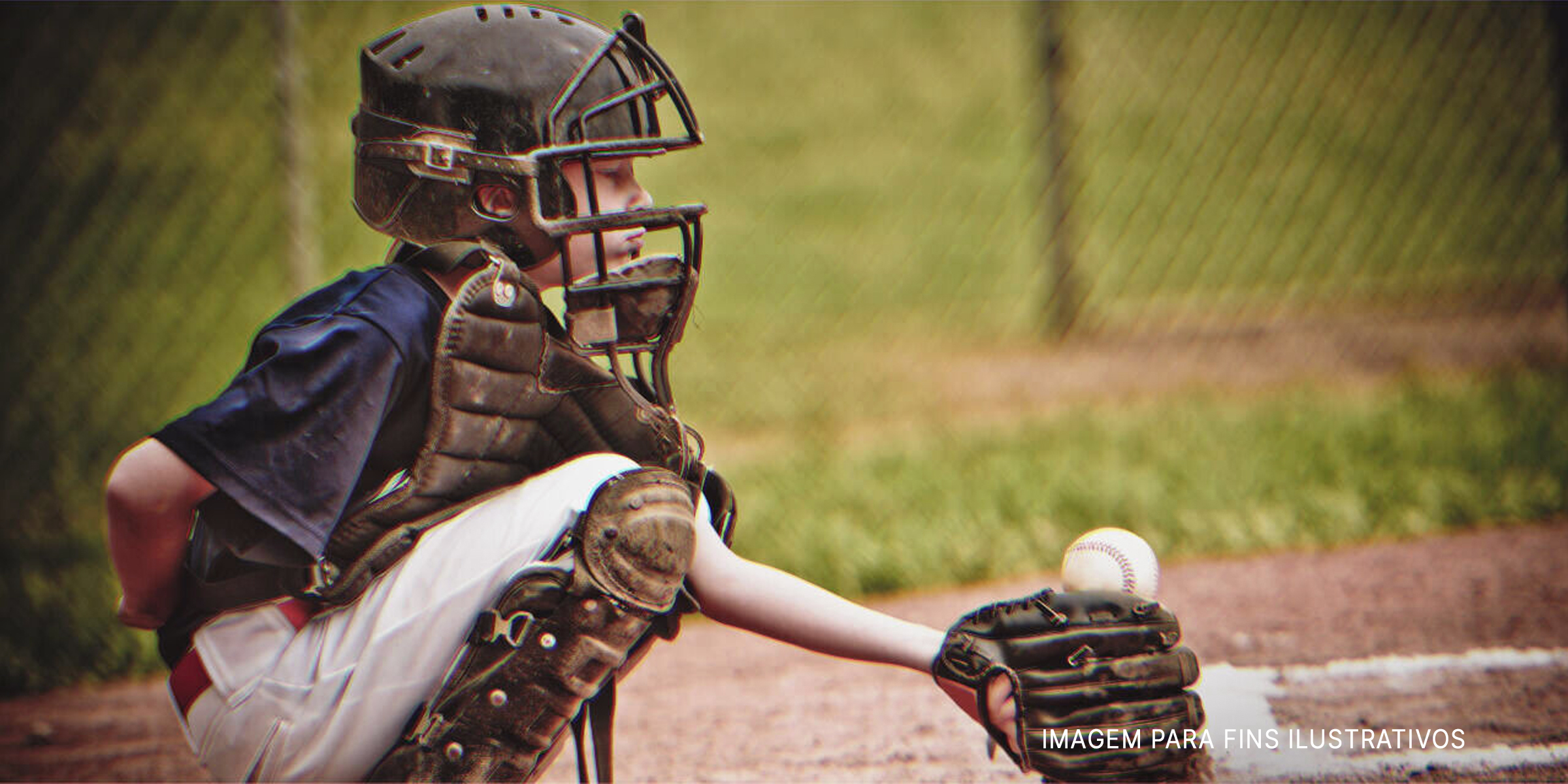 Menino jogando beisebol. | Foto: Shutterstock