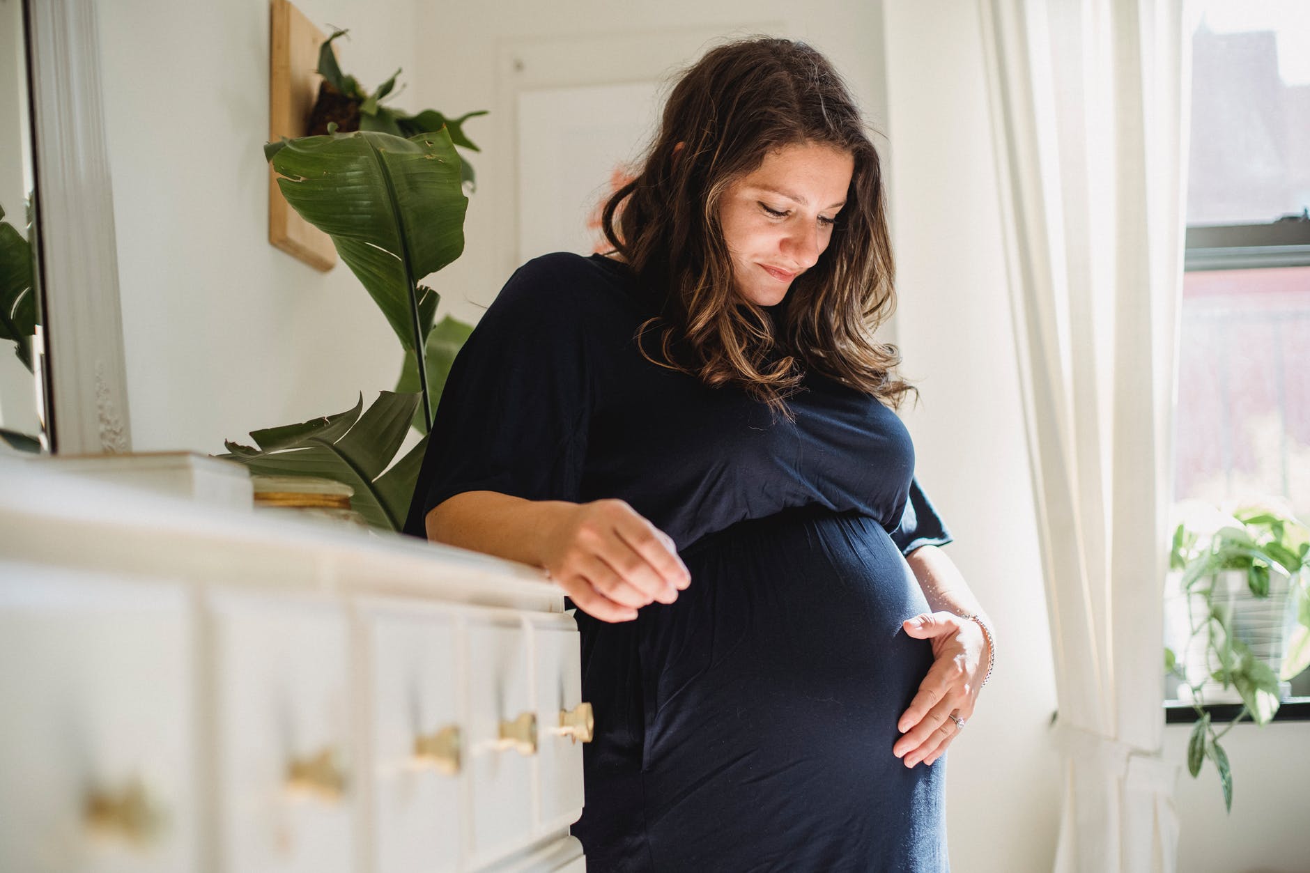 Pregnant and back home | Source: Pexels