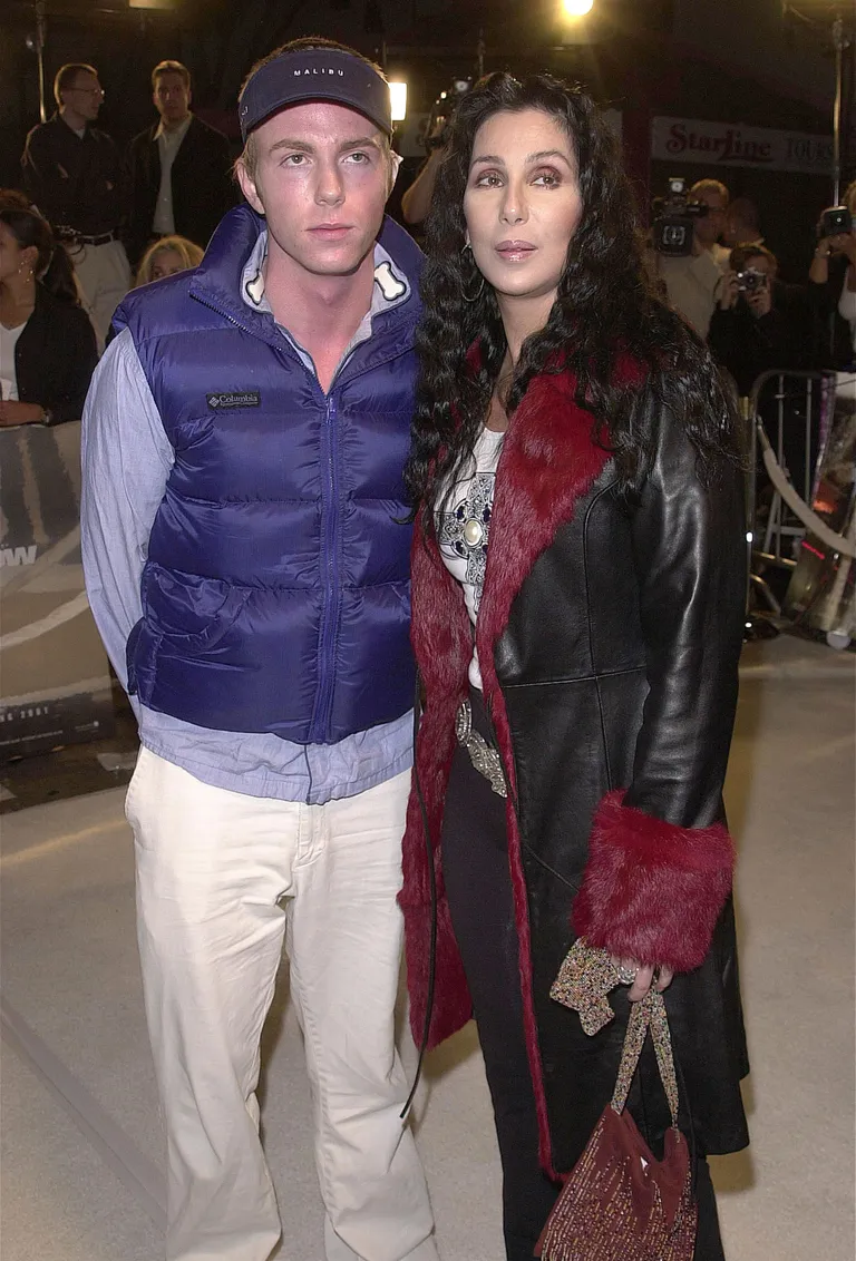 Elijah Blue Allman et Cher à la première du film "Blow" le 29 mars 2001, au Mann's Chinese Theatre à Hollywood, Californie | Photo : Vince Bucci/Newsmakers/Getty Images