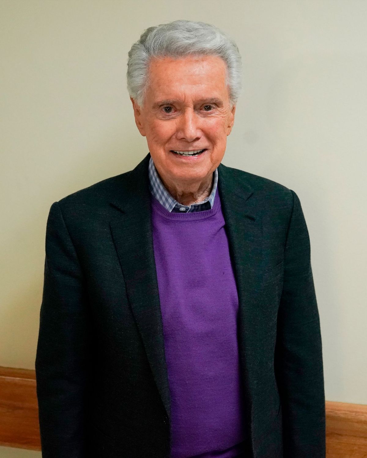 Regis Philbin on season 2 of ABC's "Single Parents" | Photo: Richard Cartwright/ABC/Getty Images