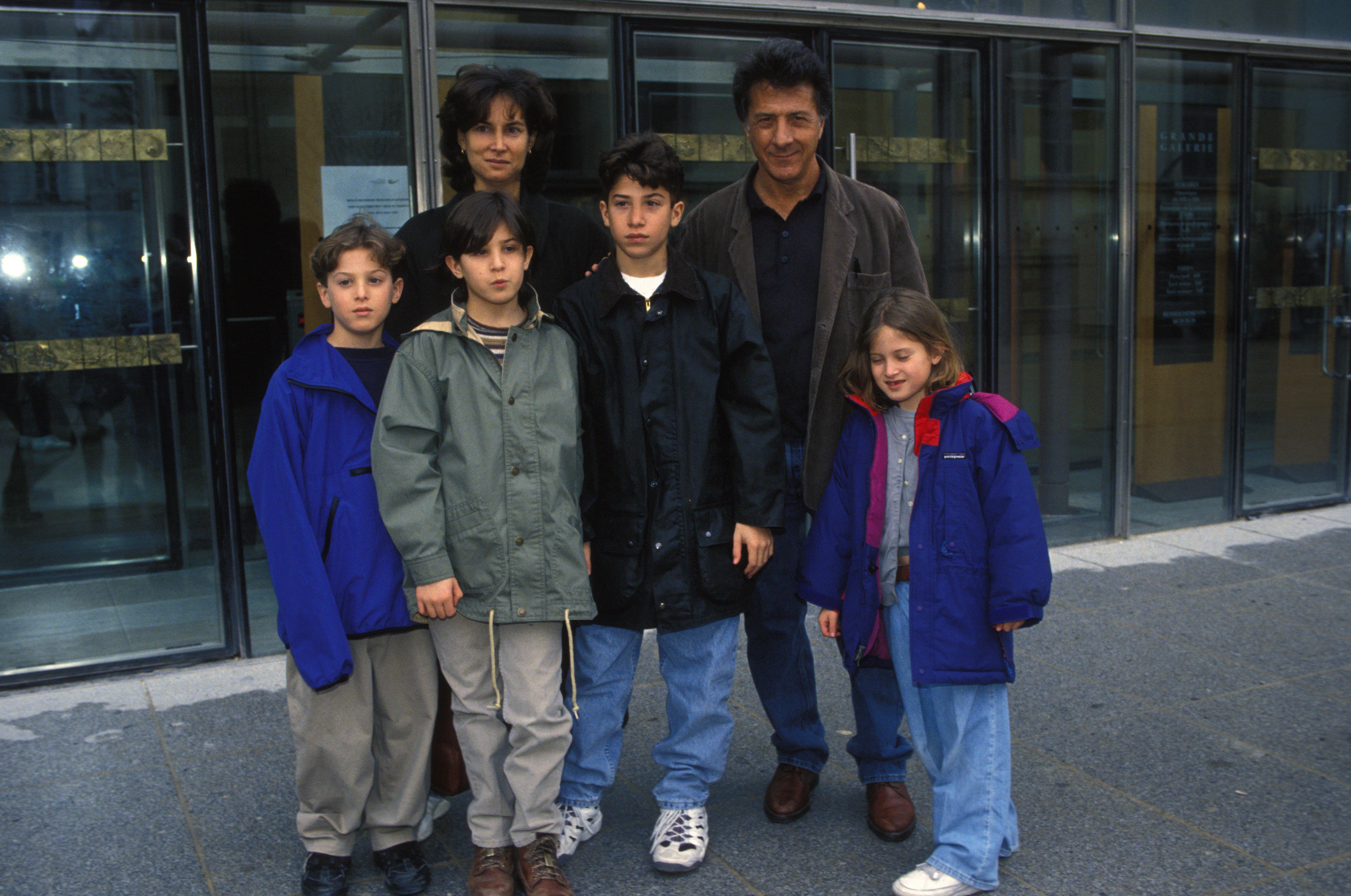 The woman, the actor, and their children in Paris, France, in 1992. | Source: Getty Images