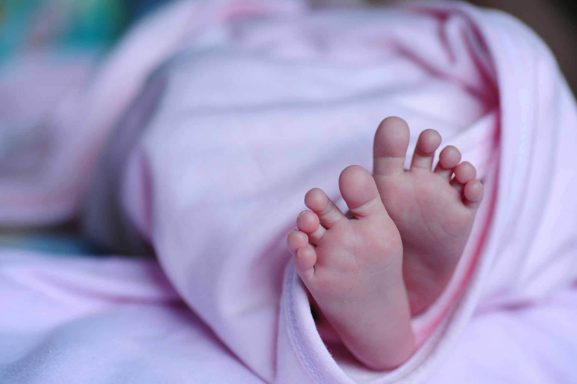 The feet of a newborn baby | Source: Pexels