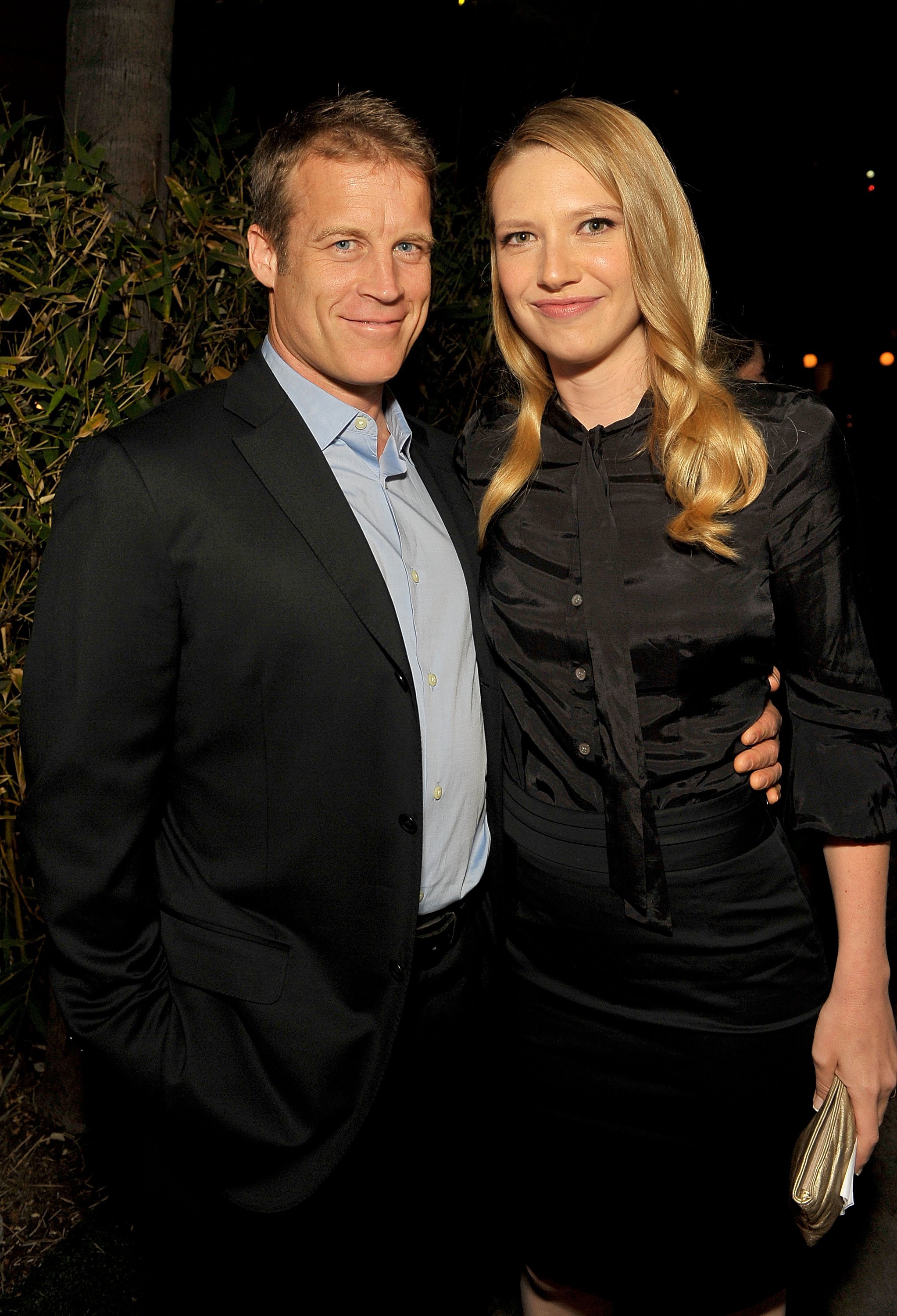  Mark Valley and actress Anna Torv at The Roosevelt Hotel on May 8, 2009, in Hollywood, California. | Source: Getty Images