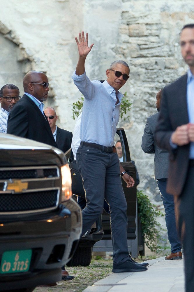 Barack Obama arrives at the Palais des Papes on June 16, 2019 | Photo: Hollywood Life