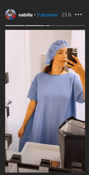 Photo de Nabilla dans un hôpital. | Photo : Story Instagram / Nabilla Vergara