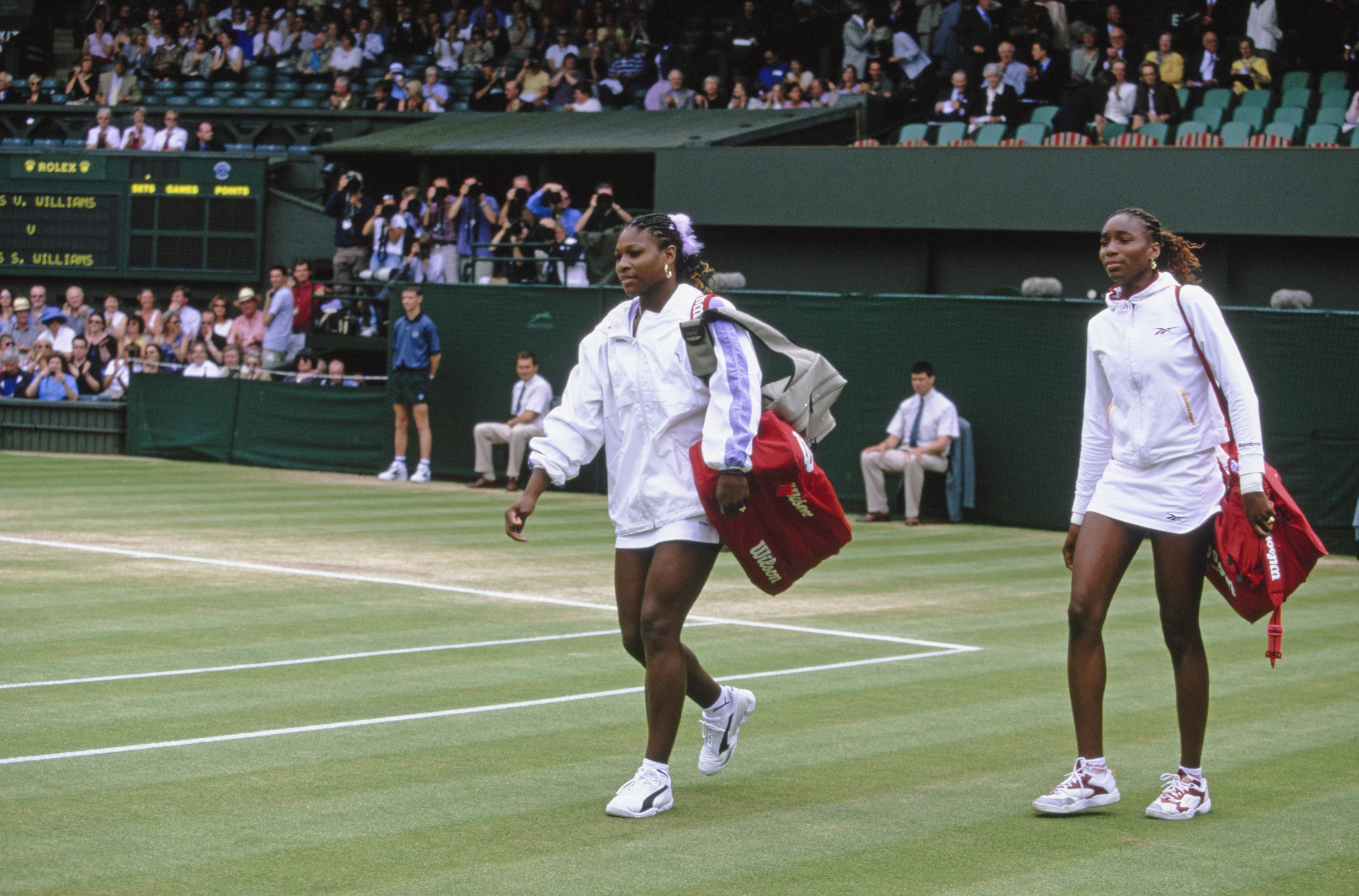 Serena and Venus Williams at Wimbledon, London, England on July 6, 2000 | Source: Getty Images