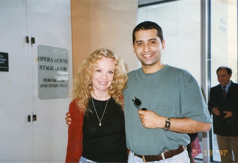 Hayley Mills and Firdous Bamji at the Kennedy Center, Washington D.C., 1997. | Source: Wikimedia Commons