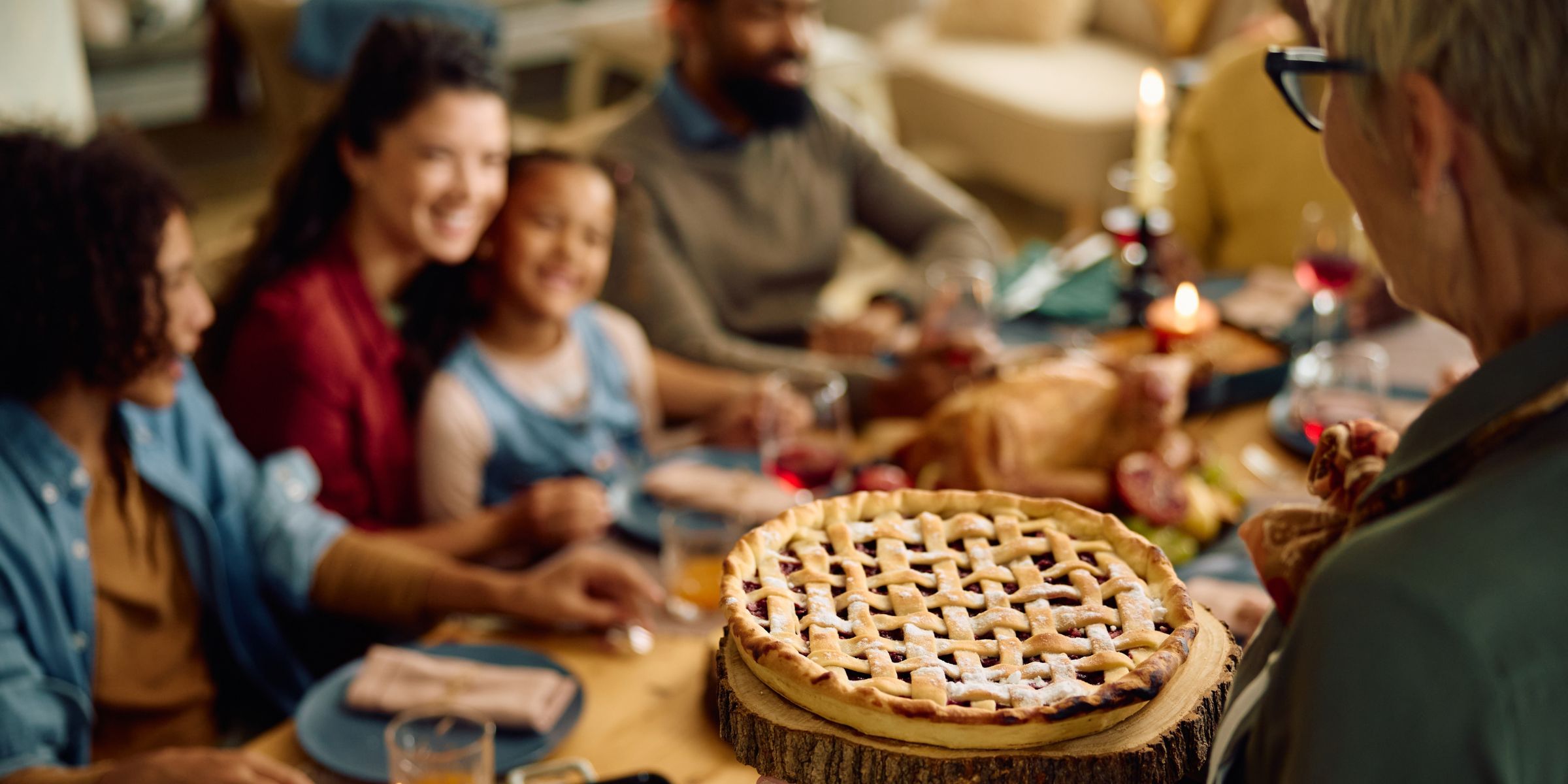 A family sitting around a table for Thanksgiving | Source: Shutterstock