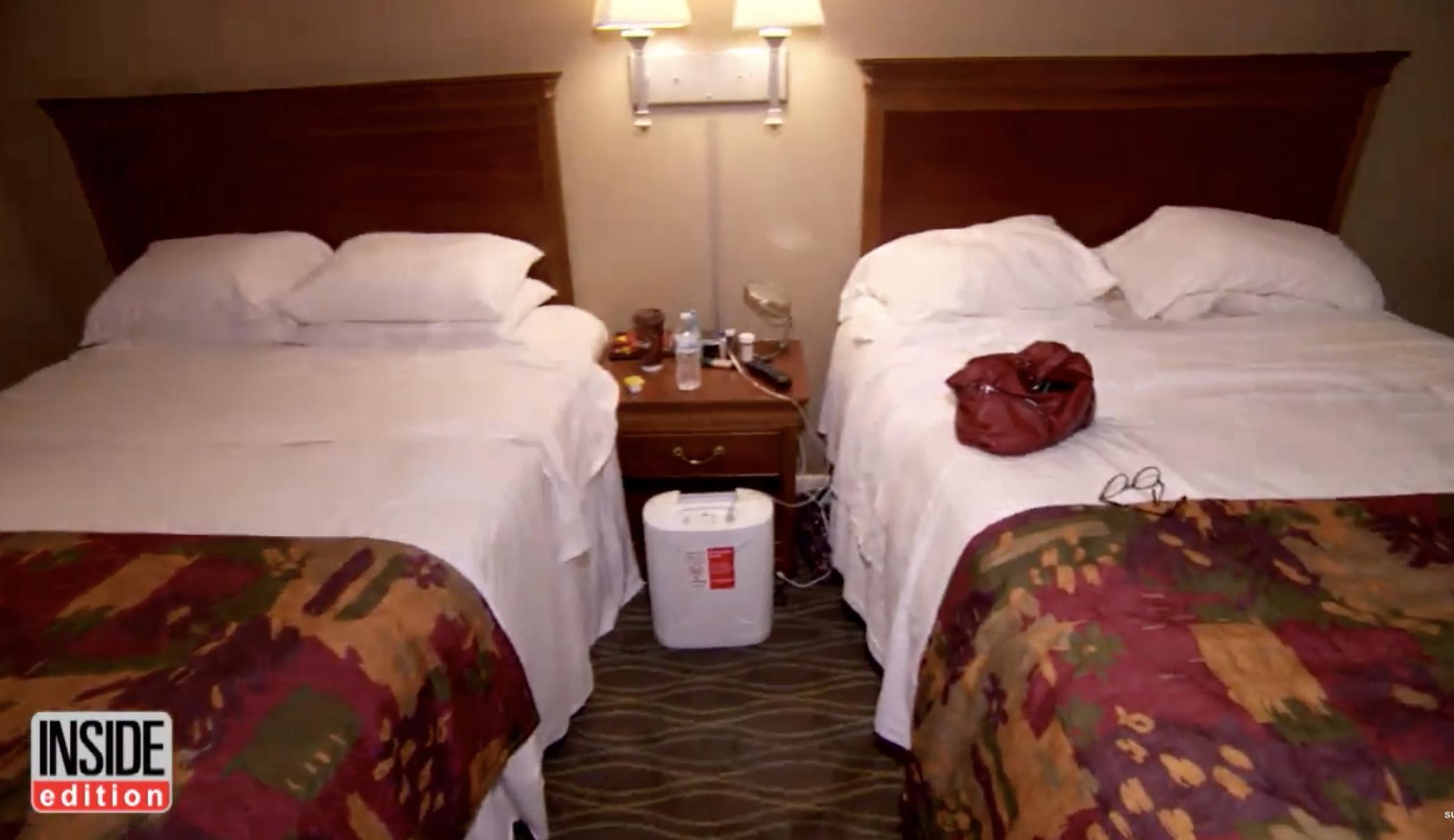 A view of the motel room, from a video dated April 26, 2017 | YouTube/@InsideEdition