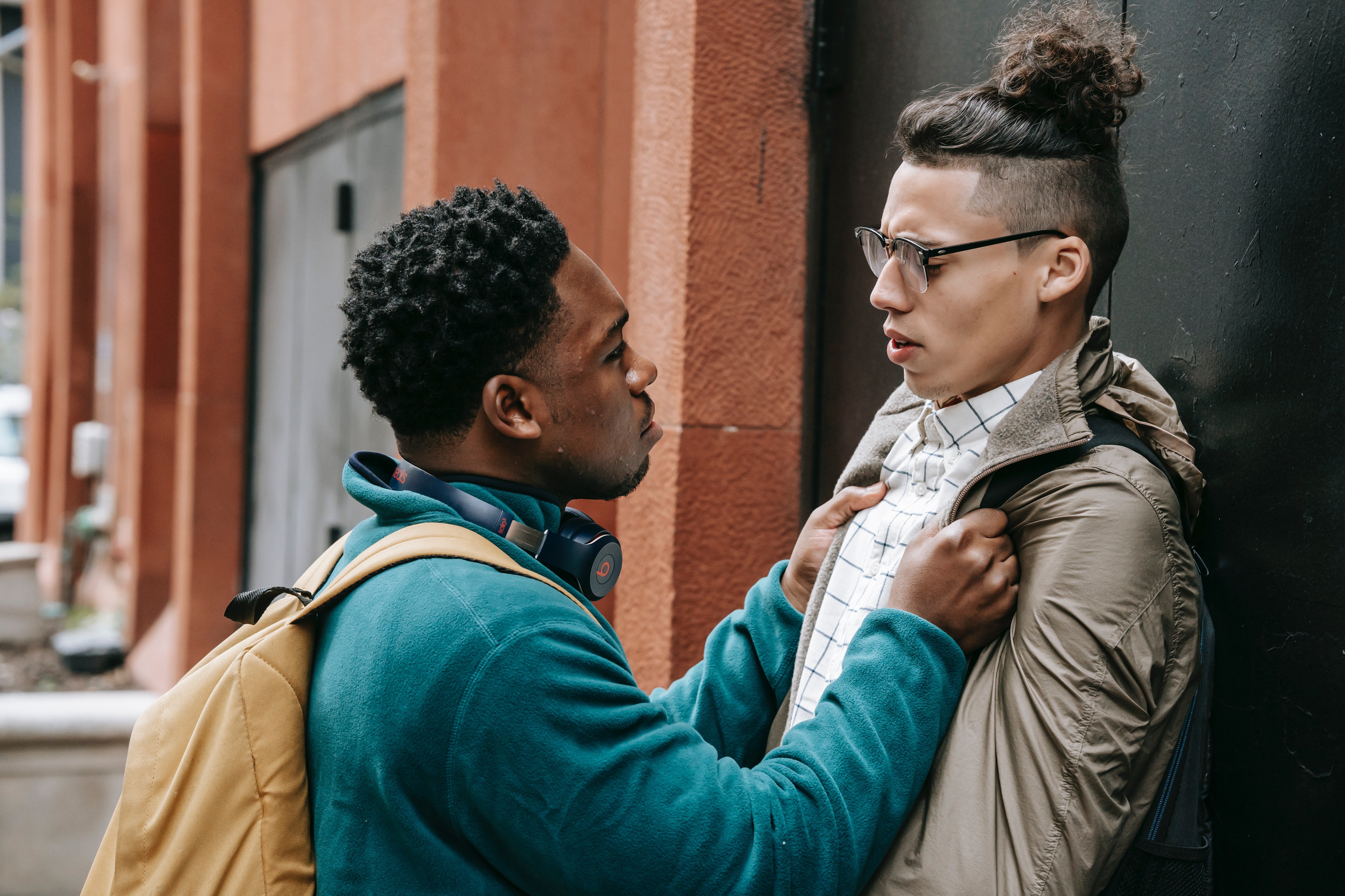 Men arguing on the street | Photo: Pexels
