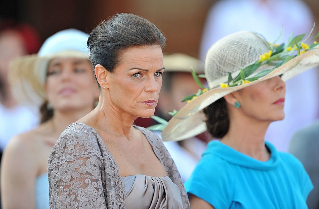 La princesa Caroline de Hannover y la princesa Estefanía de Mónaco el 1 de julio de 2011 en Mónaco. | Foto: Getty Images La princesa Caroline de Hannover y la princesa Estefanía de Mónaco el 1 de julio de 2011 en Mónaco. | Foto: Getty Images