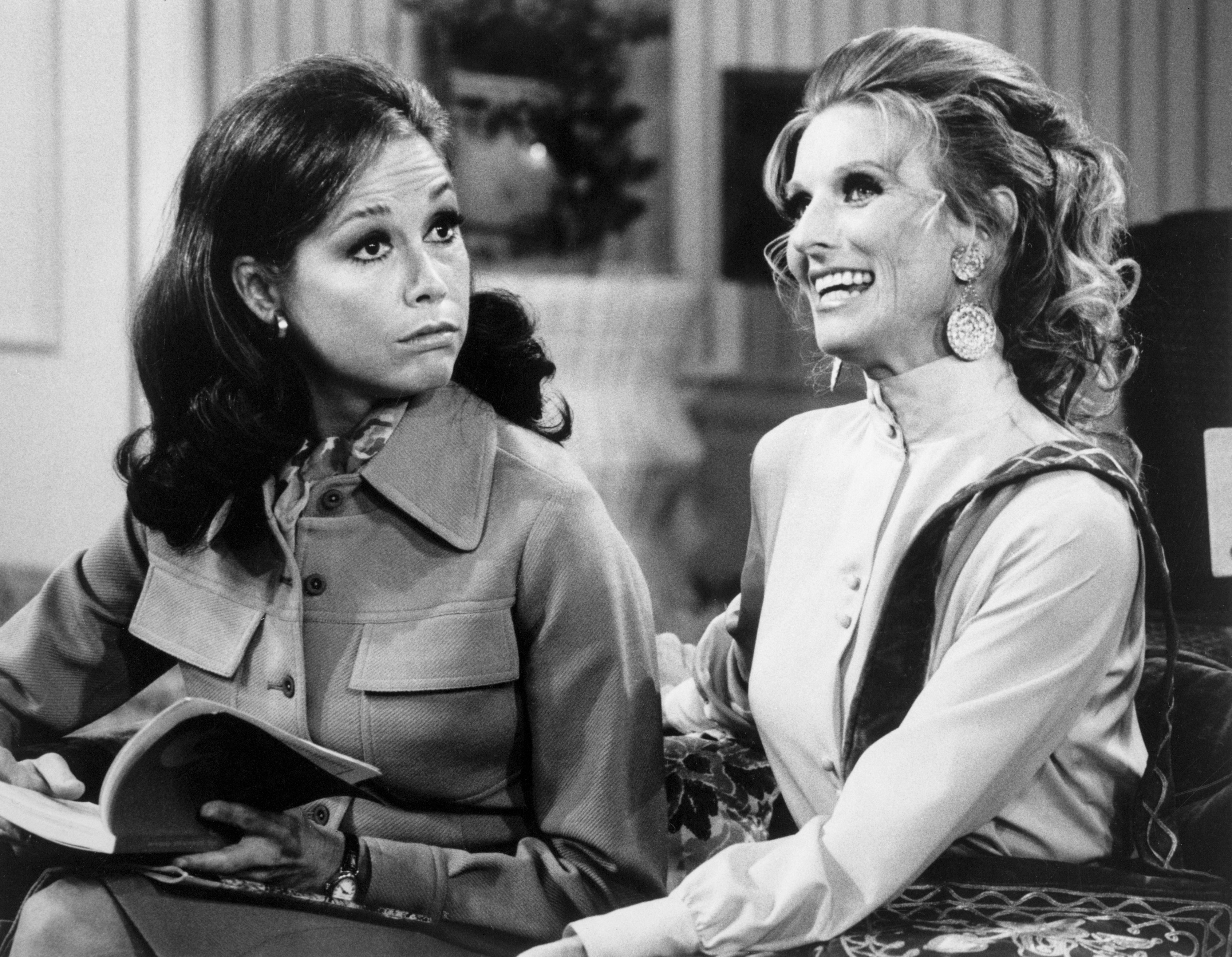 Mary Tyler Moore as Mary Richard and Cloris Leachman as her friend Phyllis Lindstrom in "The Mary Tyler Moore Show," in October 1971. / Source: Getty Images