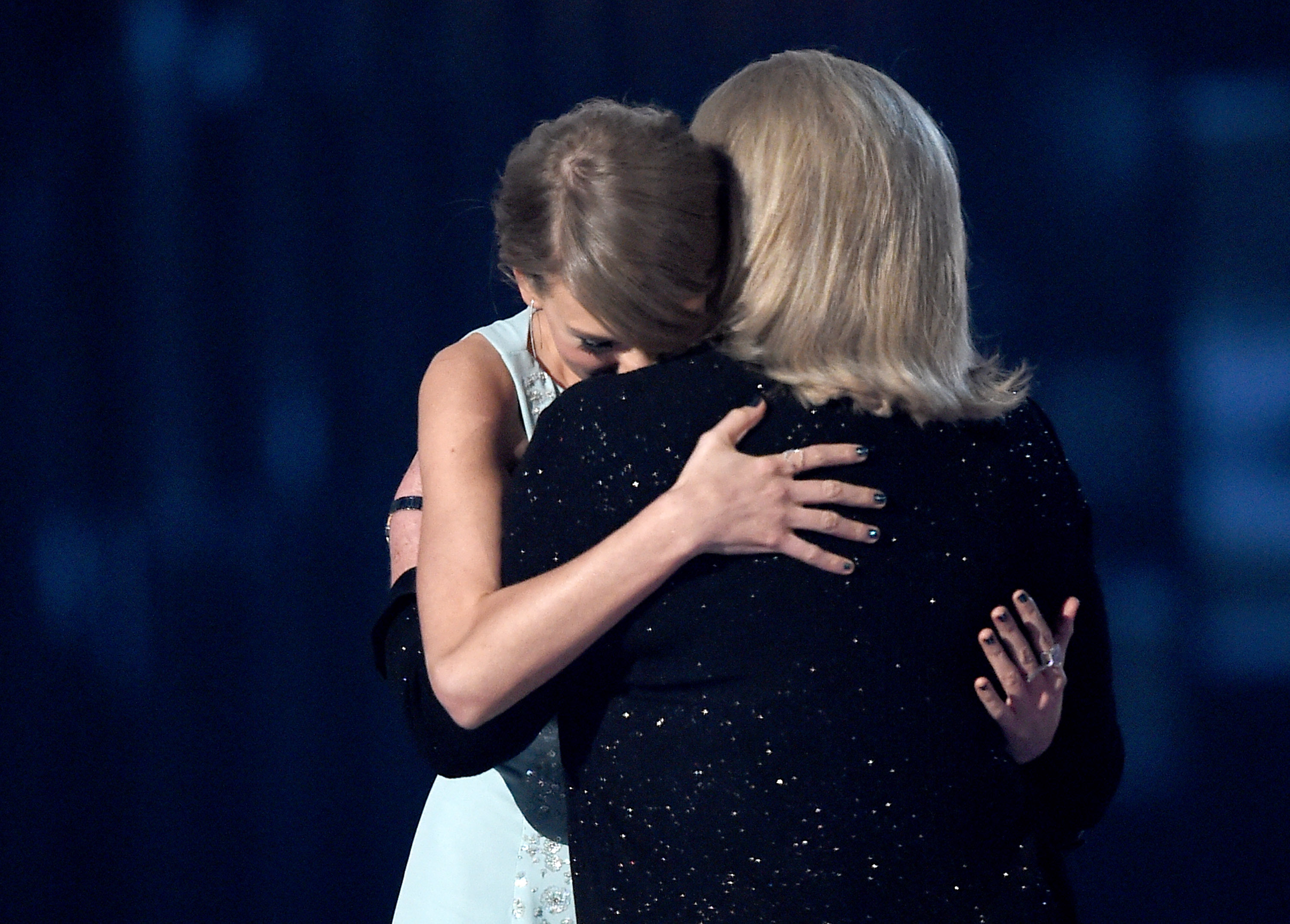 Taylor Swift accepts the 50th Anniversary Milestone Award for Youngest ACM Entertainer of the Year from Andrea during the 50th Academy of Country Music Awards at AT&T Stadium in Arlington, Texas, on April 19, 2015 | Source: Getty Images