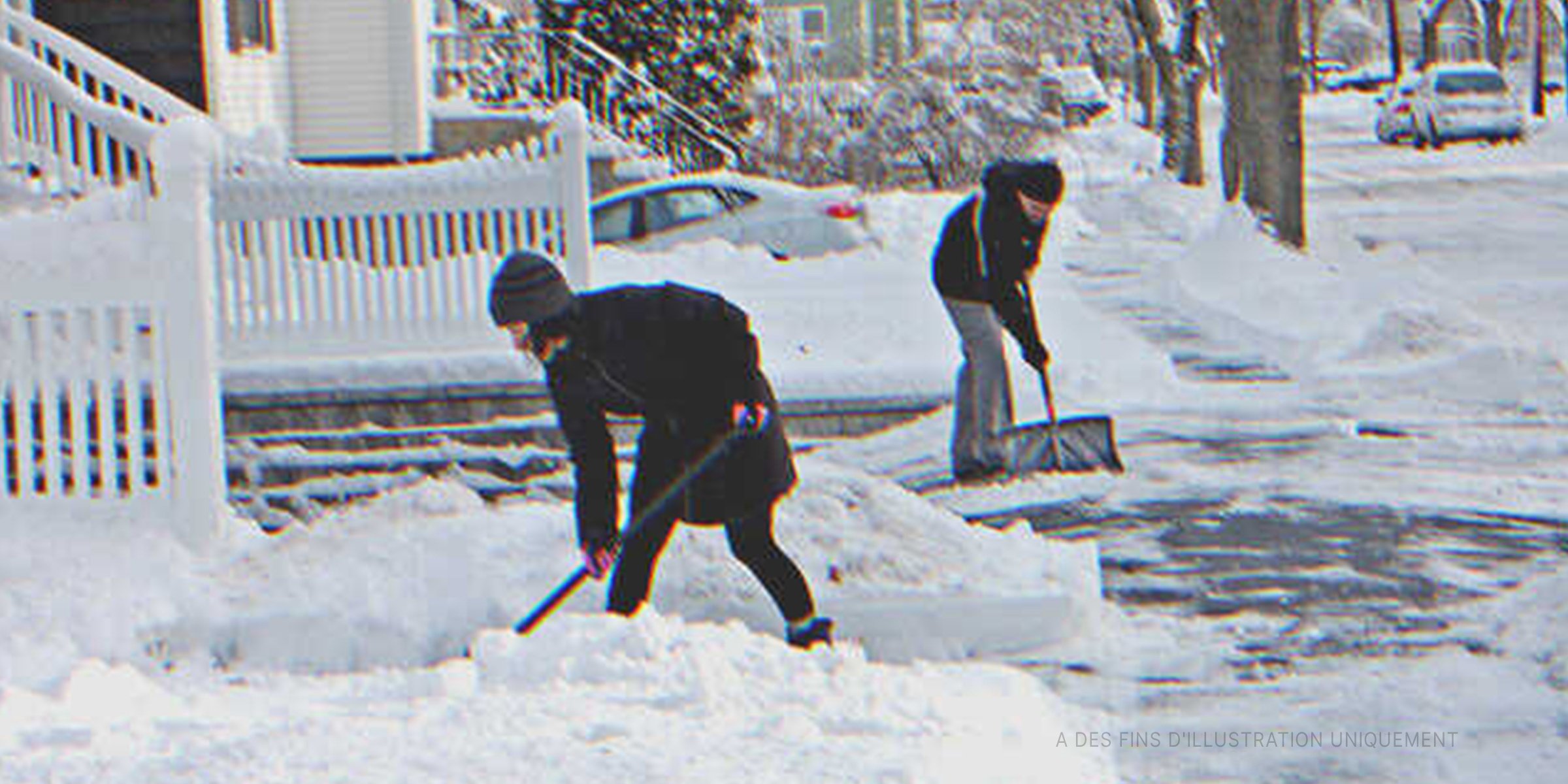 Deux hommes pelletant de la neige | Flickr / unnormalized (CC BY-SA 2.0)