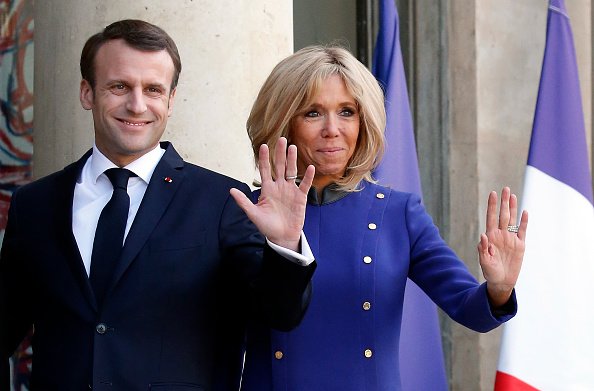Emmanuel Macron et son épouse Brigitte Macron saluent le président chinois Xi Jinping au Palais présidentiel de l'Elysée le 26 mars 2019 à Paris : Photo : Getty Images