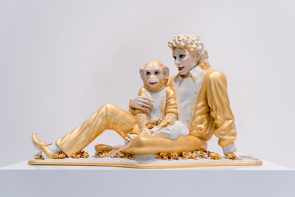 Michael Jackson and Bubbles' Sculpture | Photo: Shutterstock