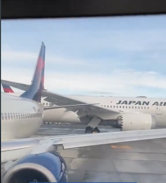 A  photo taken from a video showcasing the incident that occured between Delta Airline and Japan Airline dated February 5, 2025 | Source: Tiktok/@dailymail