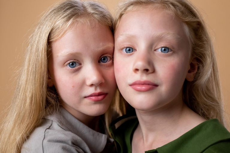 Rosie et Julie étaient des sœurs jumelles. | Source : Pexels