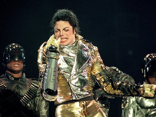 Michael Jackson performs on stage during is "HIStory" world tour concert on November 10, 1996 | Photo: Getty Images