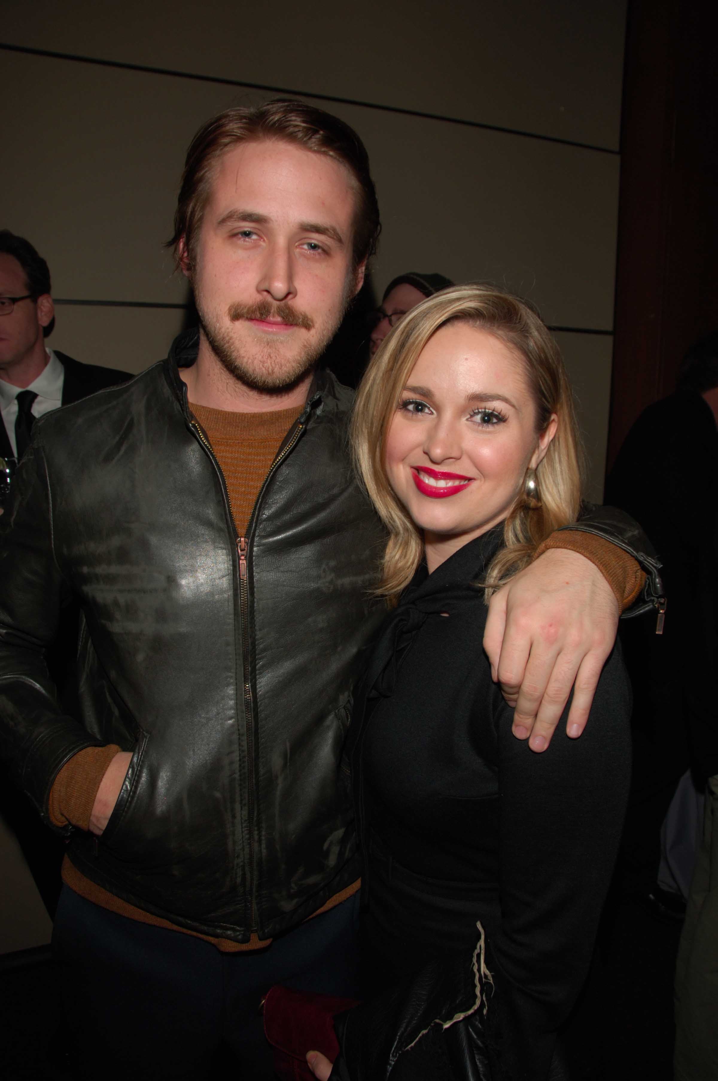 Ryan Gosling und Mandi Gosling (Schwester) in New York City am 29. November 2006 | Quelle: Getty Images