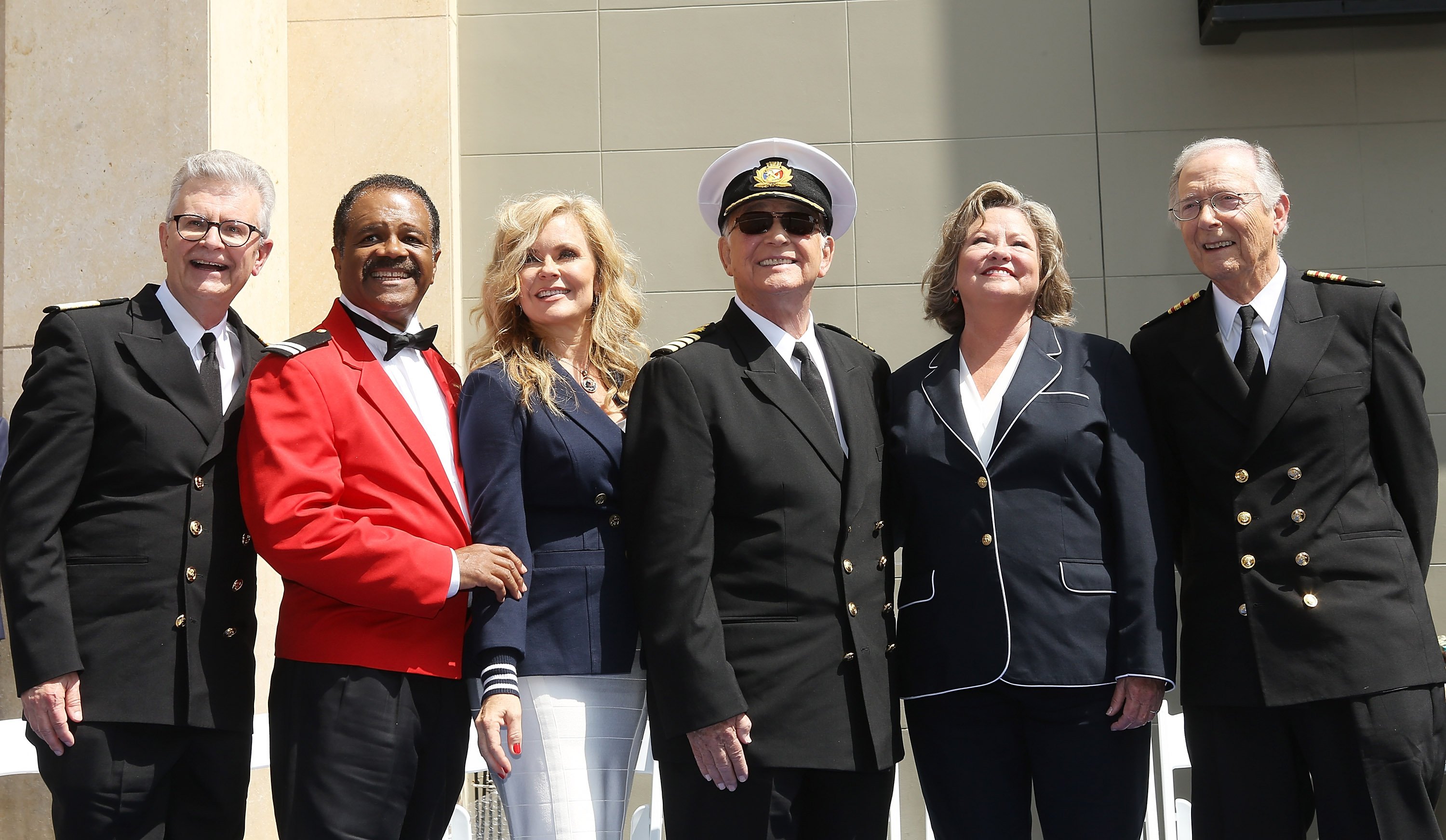 Die Urdarsteller von "Love Boat": Gavin MacLeod, Jill Whelan, Ted Lange, Bernie Kopell, Lauren Tewes and Fred Grandy, 2018 | Quelle: Getty Images