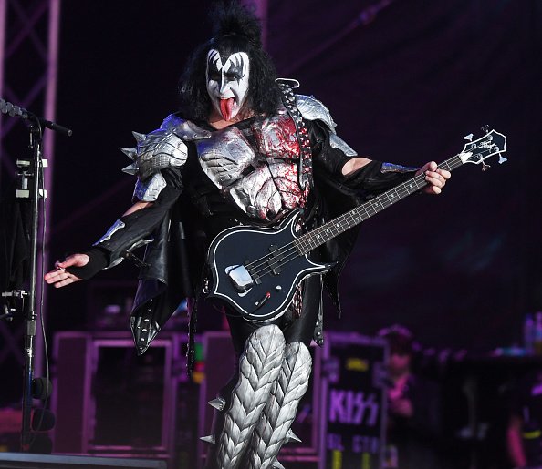 Gene Simmons se produit au festival Tons Of Rock à Ekebergsletta à Oslo, en Norvège. | Photo: Getty Images