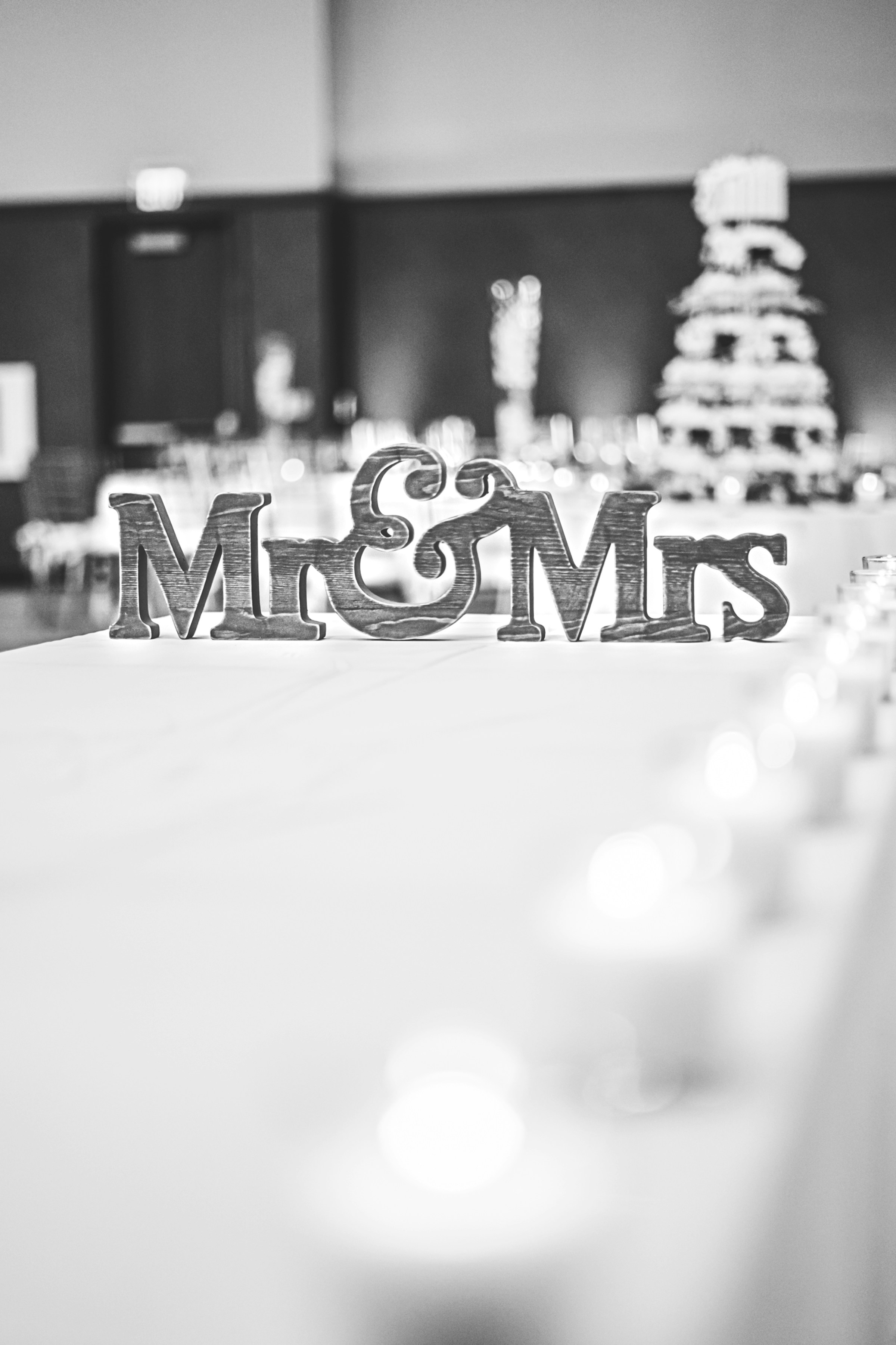 Grayscale wedding décor | Source: Unsplash