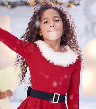 Mariah Carey's daughter Monroe in the new video "All I Want For Christmas Is You"/ Source: YouTube/ Mariah Carey