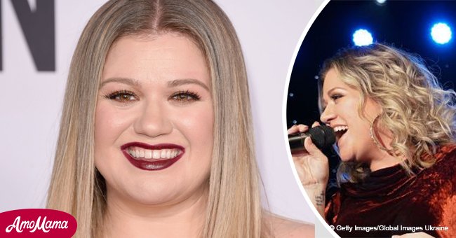 Kelly Clarkson stuns audiences wearing a short velvet dress during her last performance