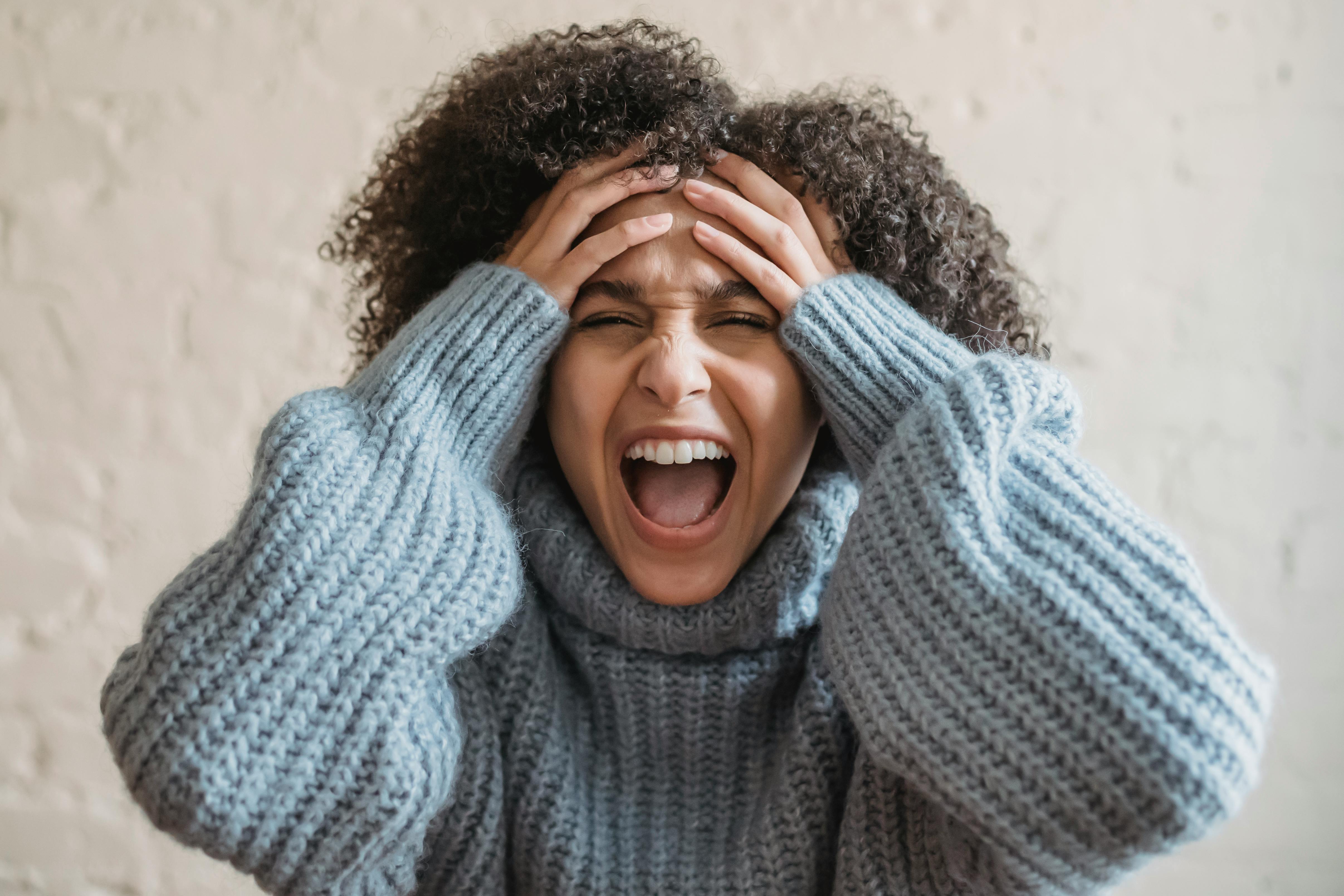 An angry woman yelling | Source: Pexels