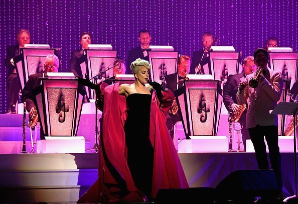 Lady Gaga se presenta durante su residencia 'JAZZ & PIANO' en el Park Theatre del Park MGM el 20 de enero de 2019 en Las Vegas, Nevada | Foto: Getty Images