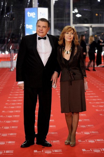 El actor español Juan Luis Galiardo llega a la edición 2011 de la ceremonia de los 'Premios Goya Cinema' en el Teatro Real el 13 de febrero de 2011 en Madrid, España. | Fuente: Getty Images El actor español Juan Luis Galiardo llega a la edición 2011 de la ceremonia de los 'Premios Goya Cinema' en el Teatro Real el 13 de febrero de 2011 en Madrid, España. | Fuente: Getty Images